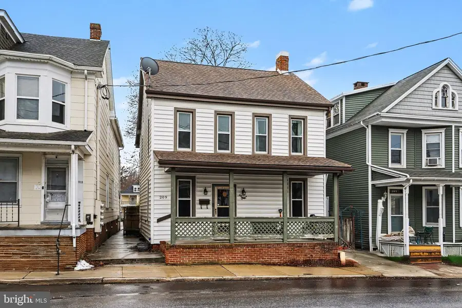 209 Centennial Ave, Hanover, PA 17331 - #2