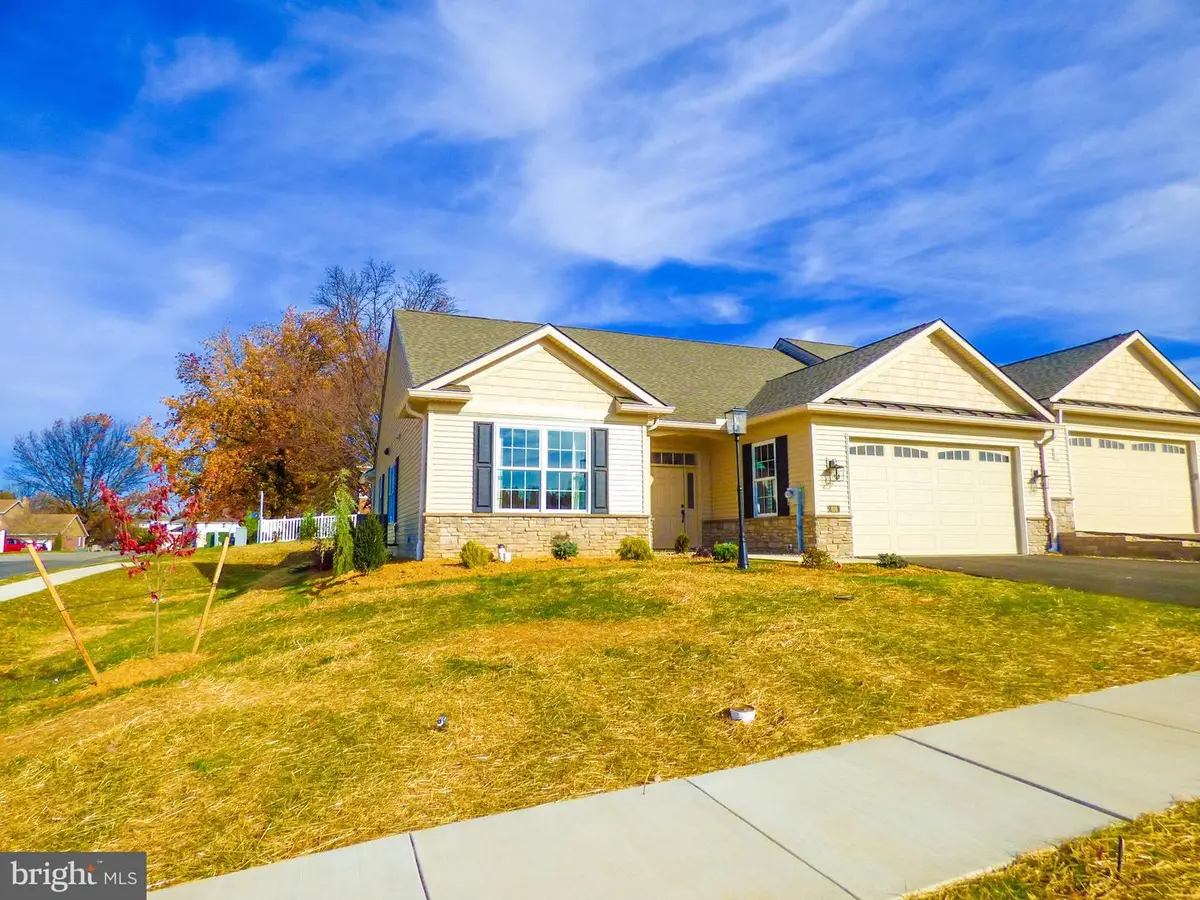 624 Bluff Stone Dr, York, PA 17402 - #1