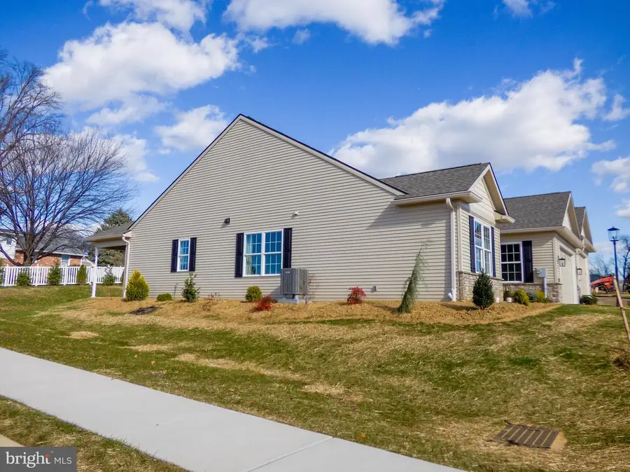 624 Bluff Stone Dr, York, PA 17402 - #2