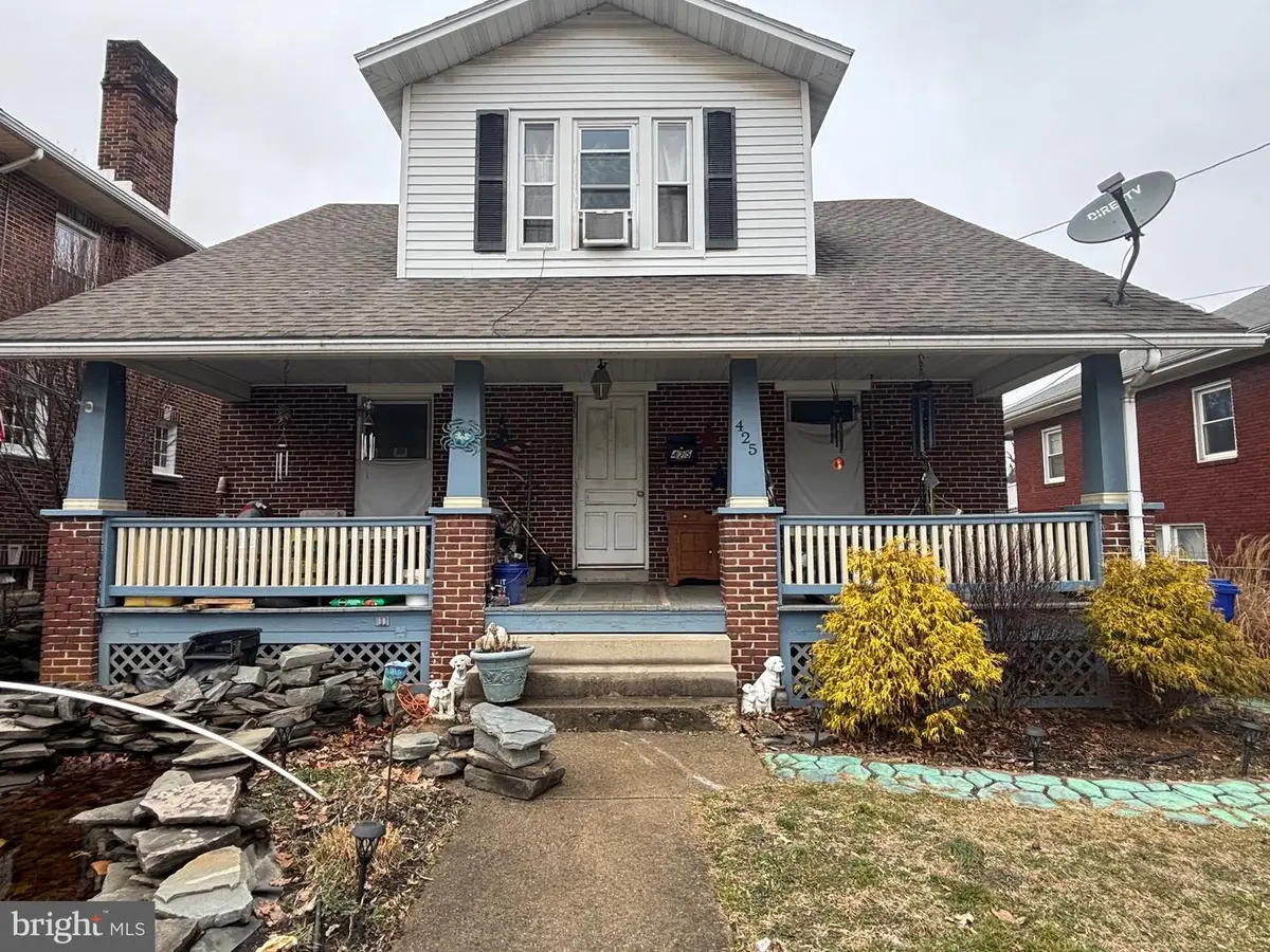 425 W Jackson St, York, PA 17401 - #1