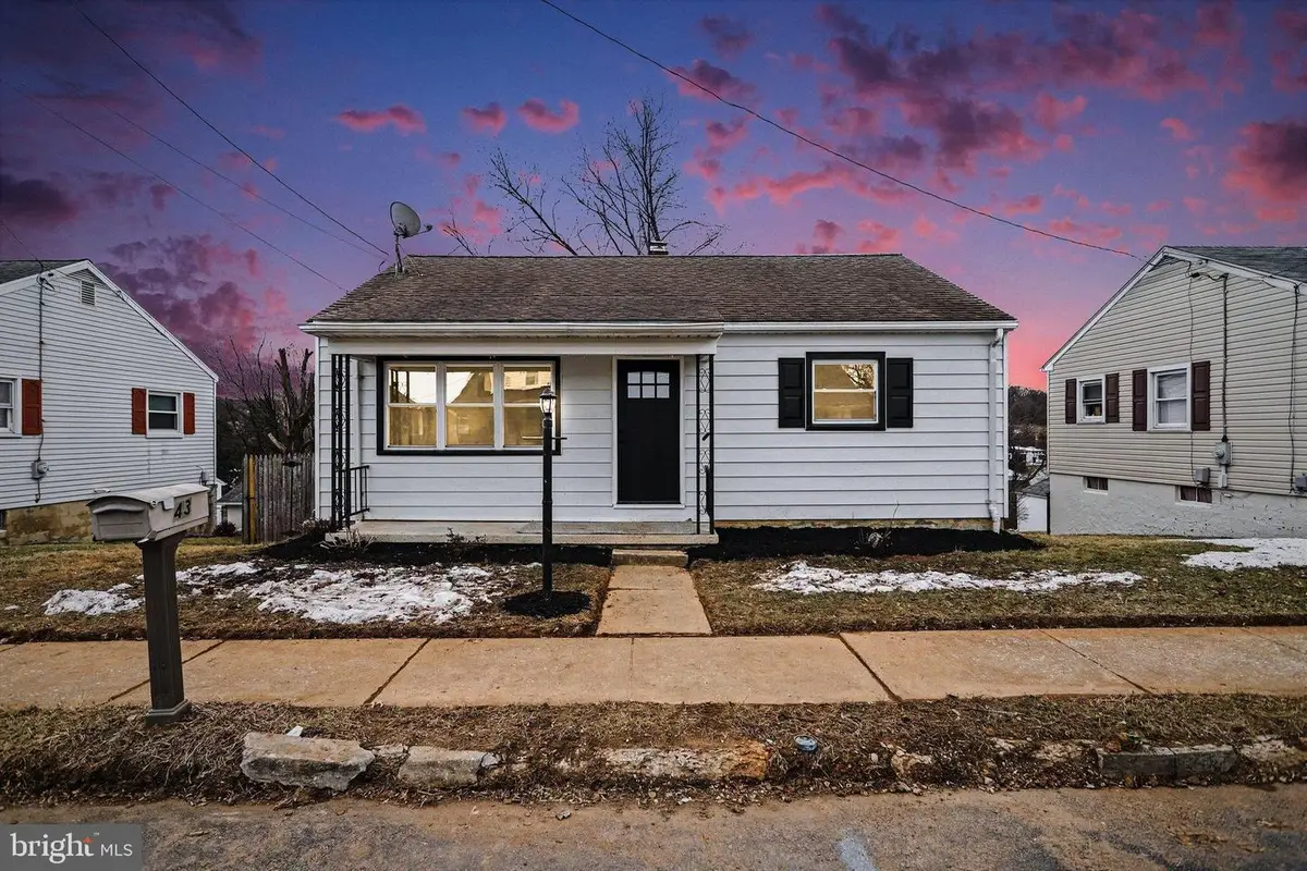 43 W High St, Windsor, PA 17366 - #1