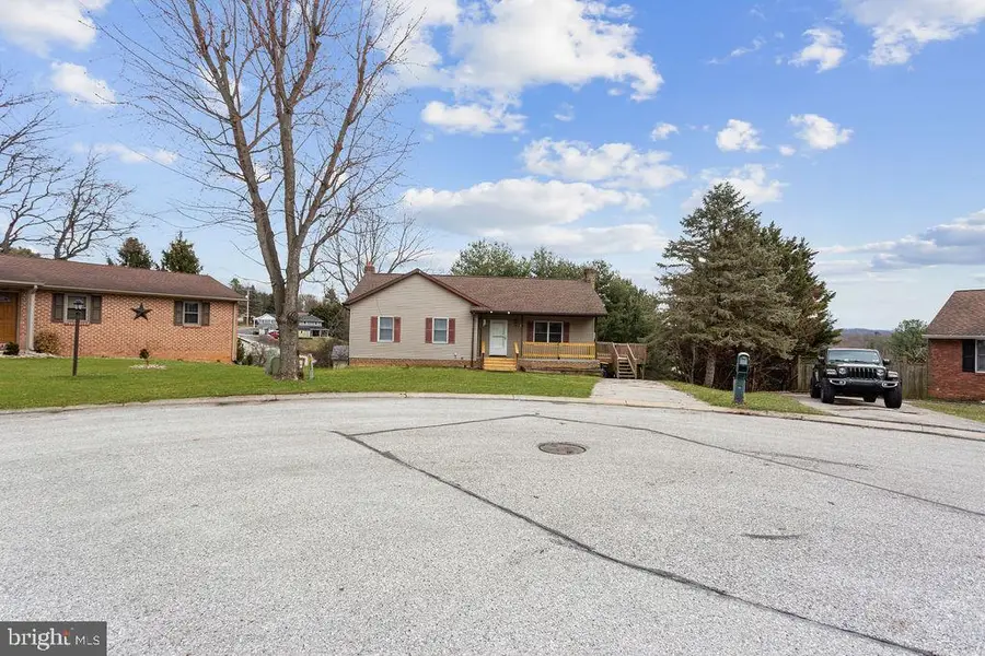 225 Bragg Cir, Hanover, PA 17331 - #3