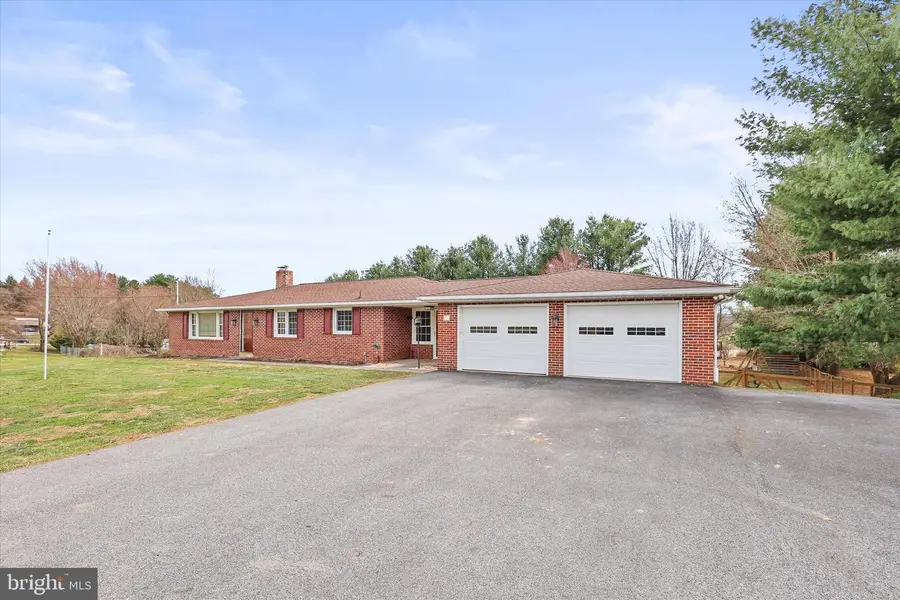 6424 Old Hanover Rd, Hanover, PA 17331 - #2