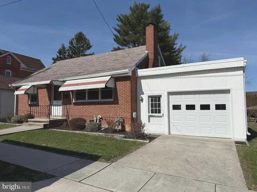 566 Baer Ave, Hanover, PA 17331 - #2