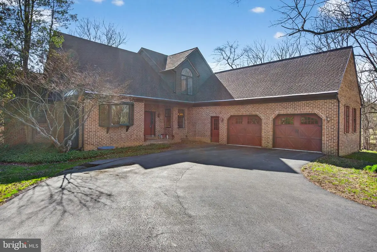 210 Kelly Ln, York, PA 17406 - #1