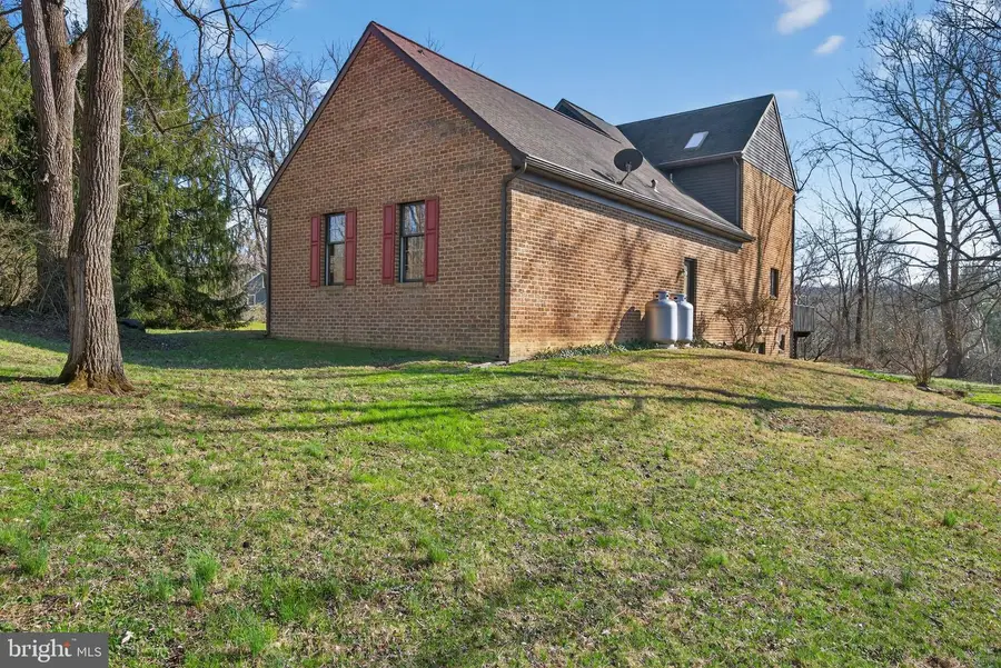 210 Kelly Ln, York, PA 17406 - #3