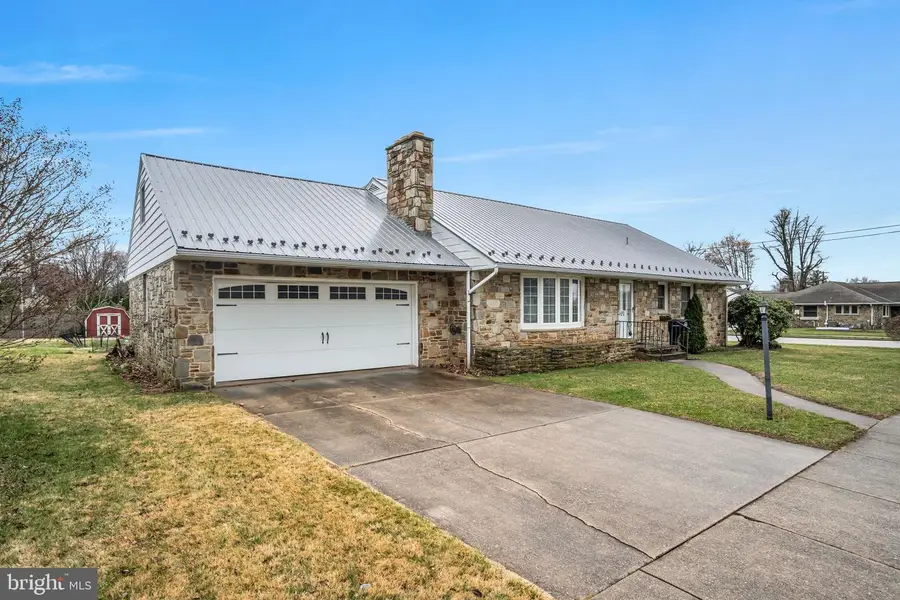 301 E Elm Ave, Hanover, PA 17331 - #2