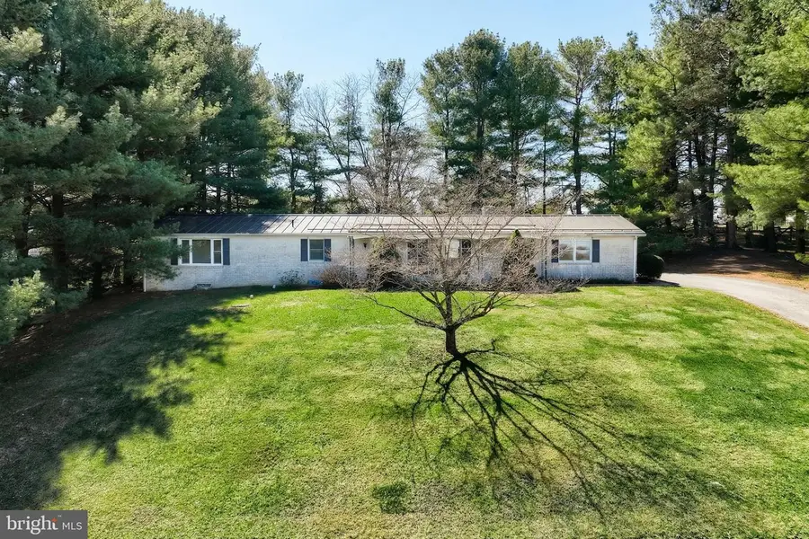 2501 Sunset Cir, Glenville, PA 17329 - #2