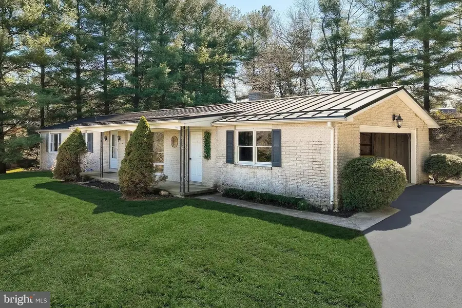 2501 Sunset Cir, Glenville, PA 17329 - #3