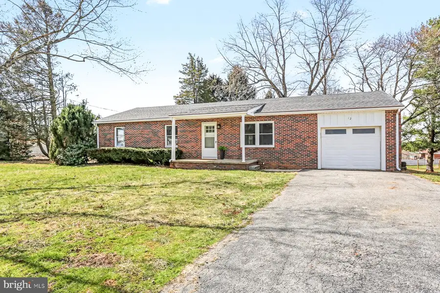 12 Locust St, Stewartstown, PA 17363 - #2