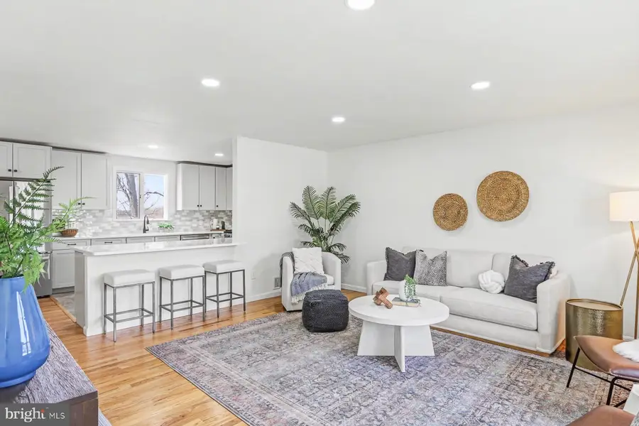 12 Locust St, Stewartstown, PA 17363 - #3