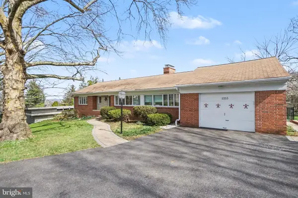 1353 Clover Ln, YORK, PA 17403