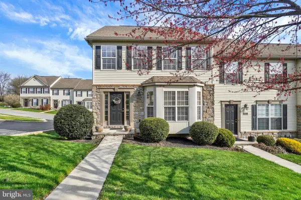 2764 Seabiscuit St, YORK, PA 17402