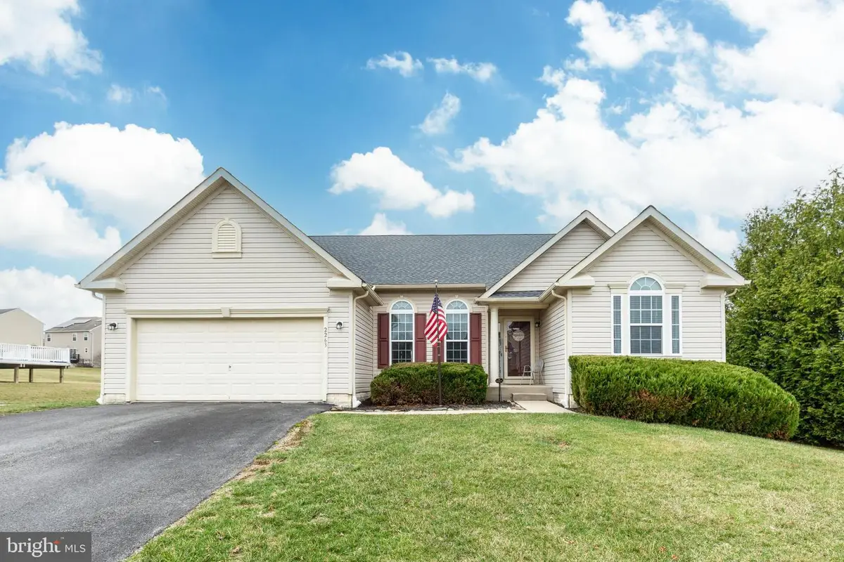 2263 Water Garden Dr, Hanover, PA 17331 - #1