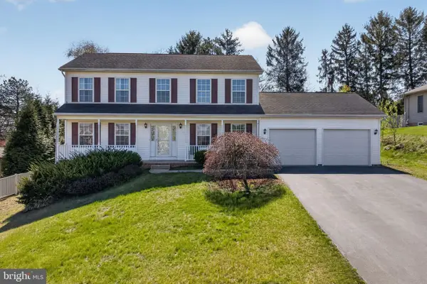 212 Sunset Cir, RED LION, PA 17356