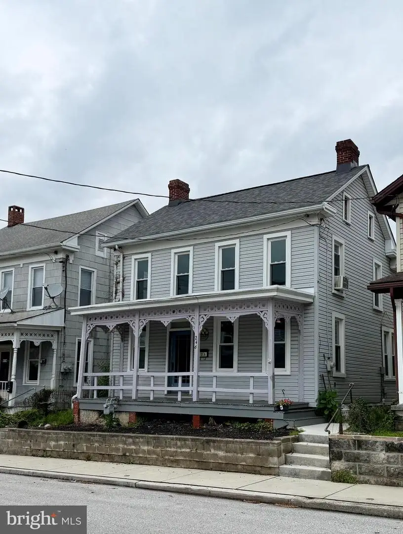 246 Locust St, Hanover, PA 17331 - #1