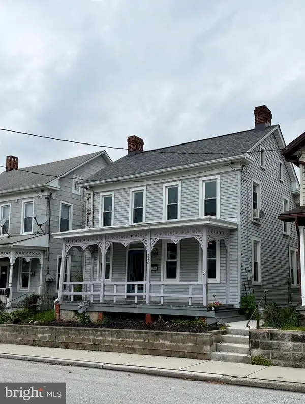 246 Locust St, HANOVER, PA 17331