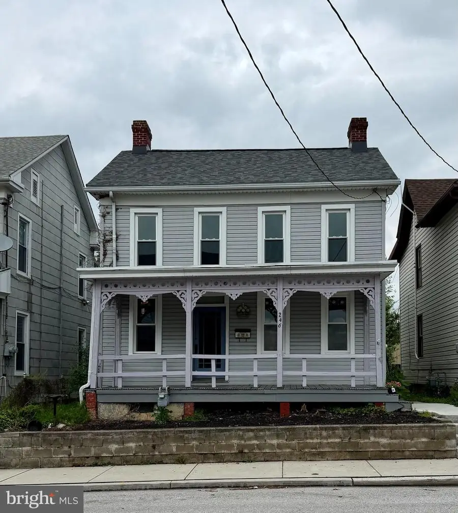 246 Locust St, Hanover, PA 17331 - #2