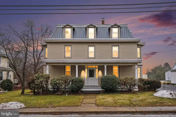 31 N Market St, FAWN GROVE, PA 17321