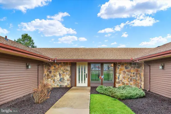 1864 Azalea Dr, YORK, PA 17408