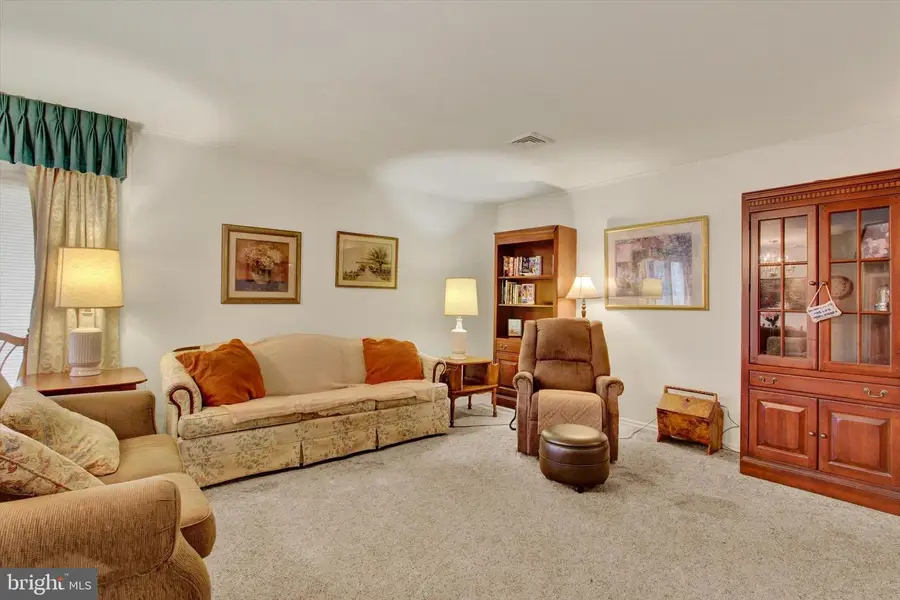 1864 Azalea Dr, York, PA 17408 - #3