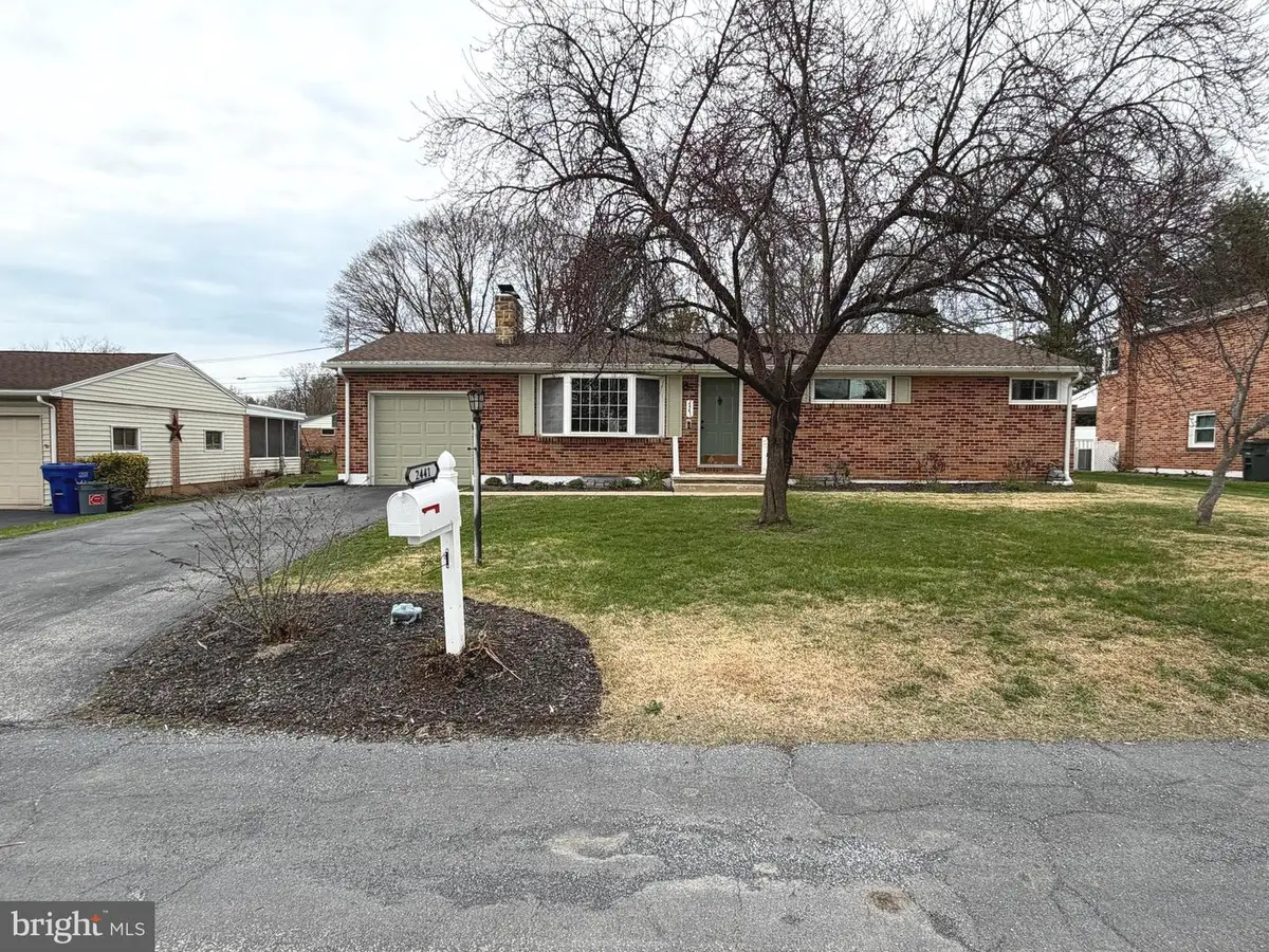 2441 Brookside Ln, York, PA 17402 - #1