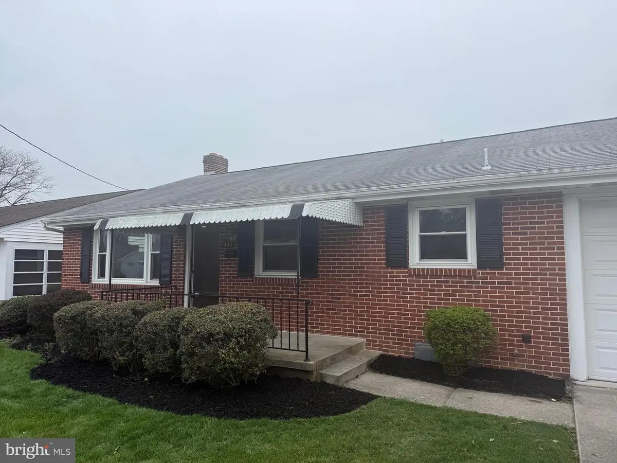 305 S Forney Ave, Hanover, PA 17331 - #1