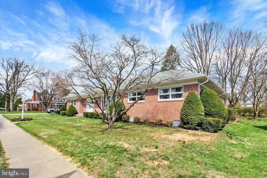 241 Charles St, Hanover, PA 17331 - #2