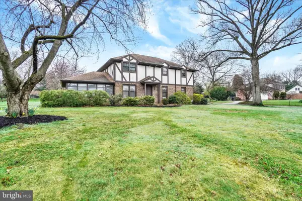 1010 Gleneagles Dr, YORK, PA 17404