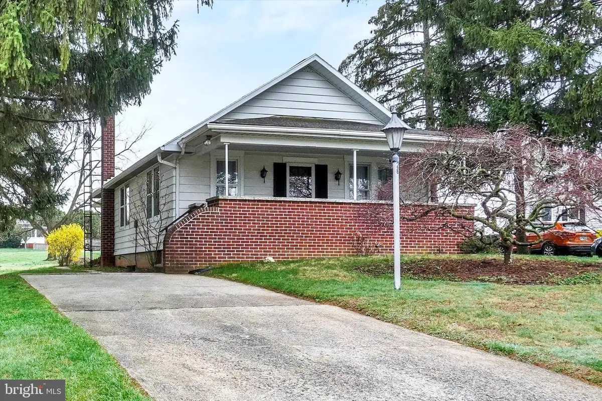 26 Oak St, York, PA 17402 - #1