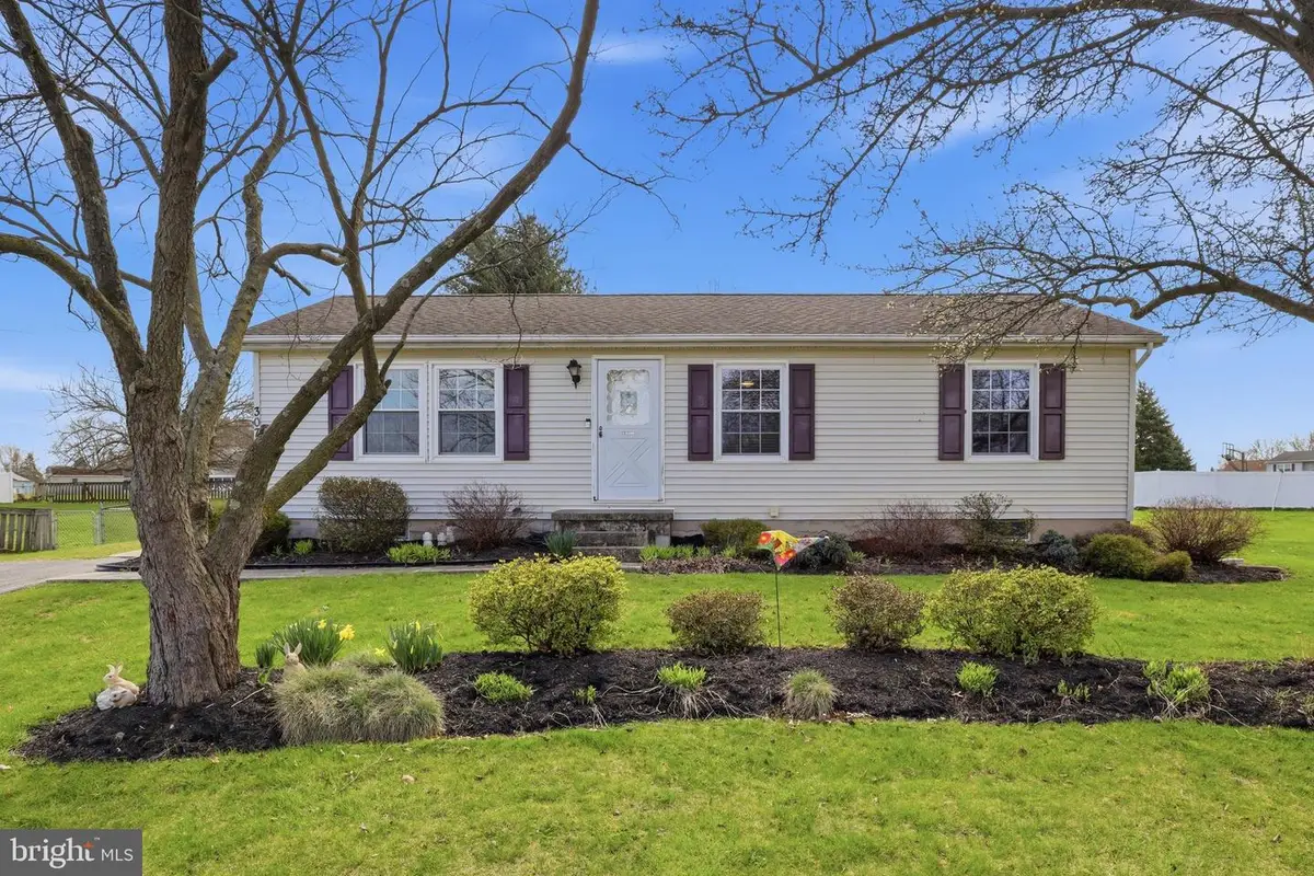 3075 Muirfield Rd, Dover, PA 17315 - #1