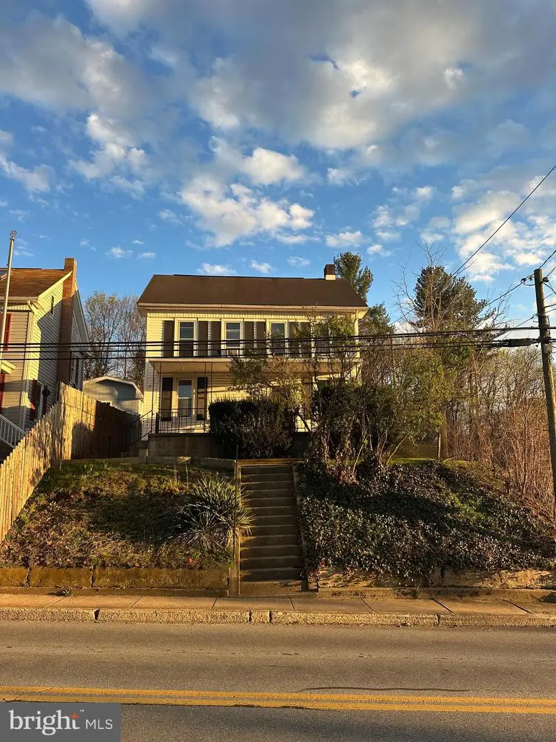 7 E Main St, Windsor, PA 17366 - #2