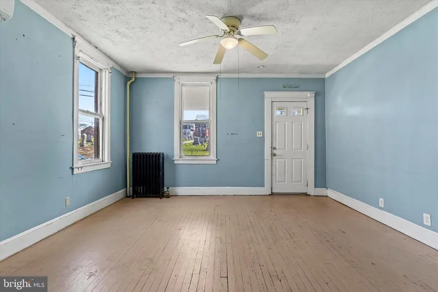 18 S Charles St, Dallastown, PA 17313 - #3