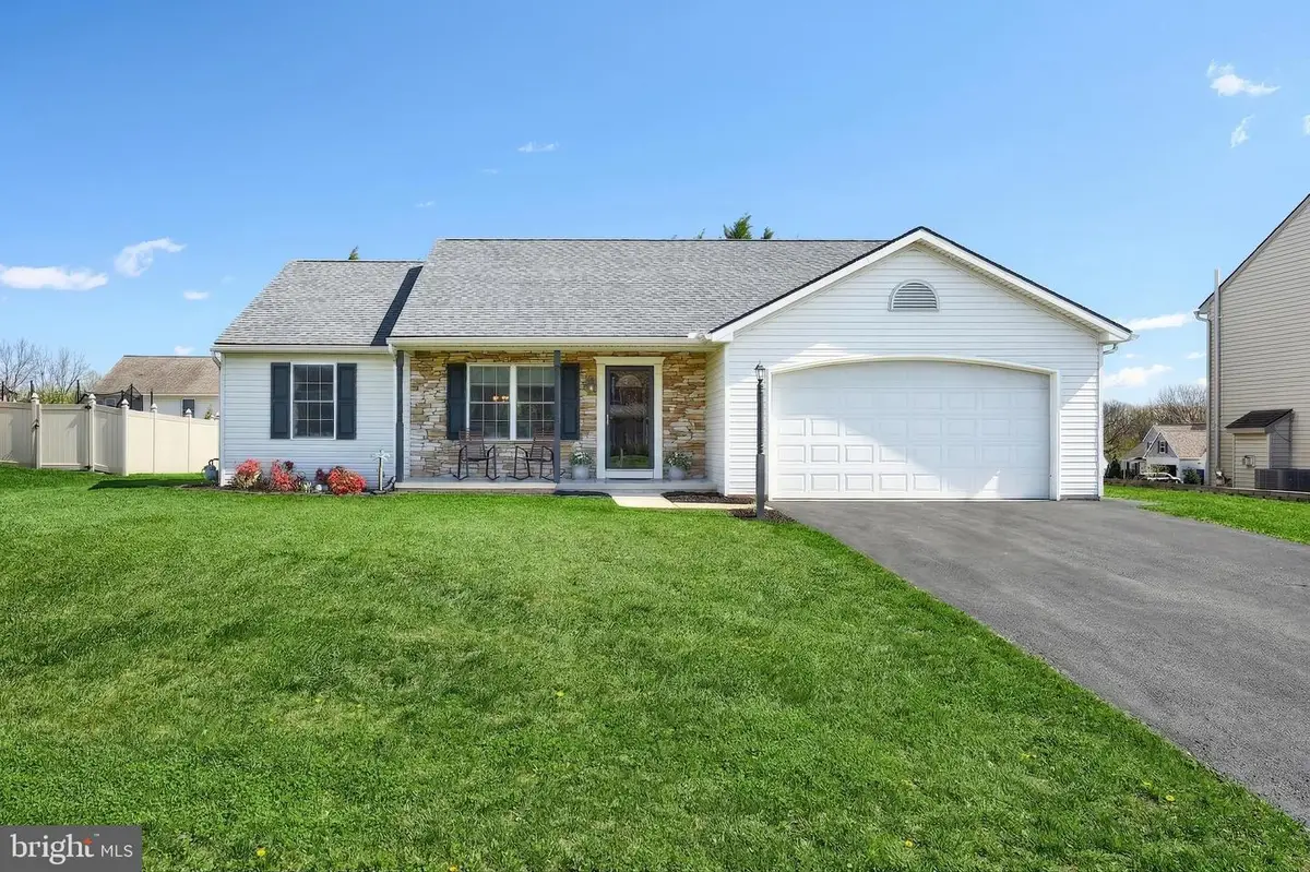 115 Austin Dr, Mount Wolf, PA 17347 - #1