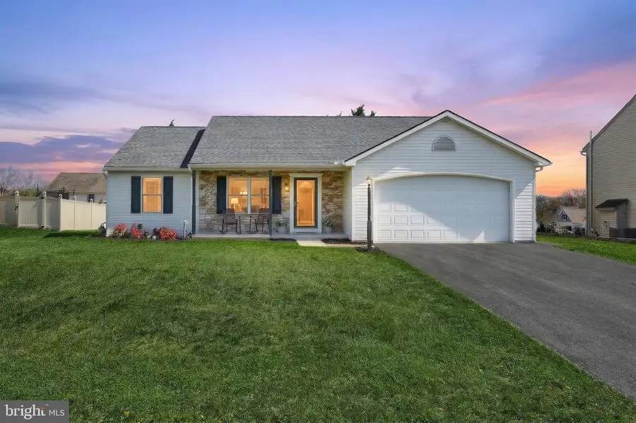 115 Austin Dr, Mount Wolf, PA 17347 - #2