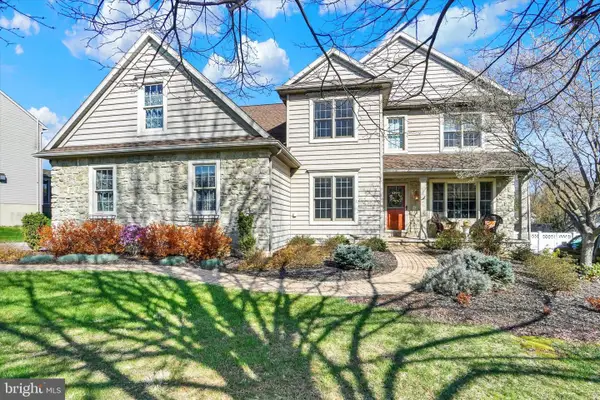 934 Castle Pond Dr, YORK, PA 17402