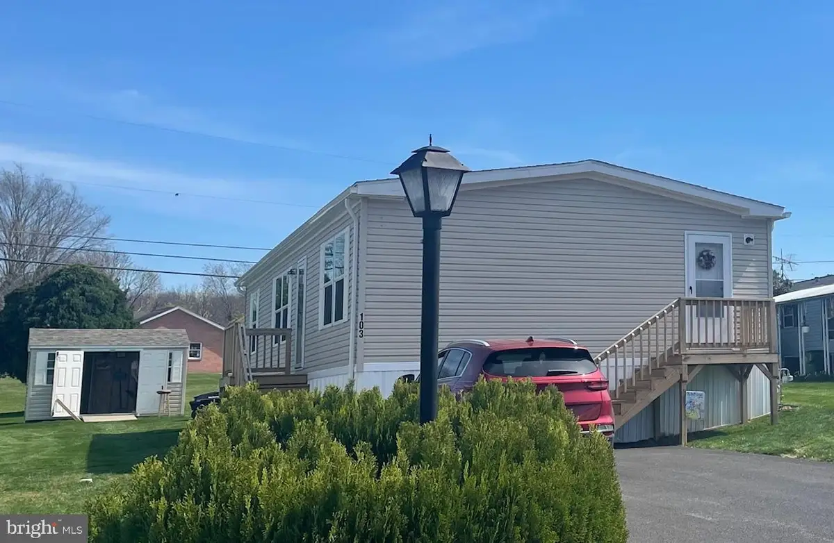 103 Carbridge Rd E, Stewartstown, PA 17363 - #1