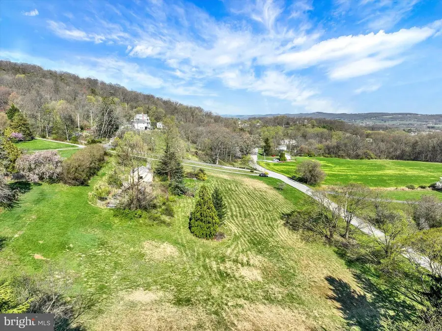 3923 Ridgewood Rd, York, PA 17406 - #3