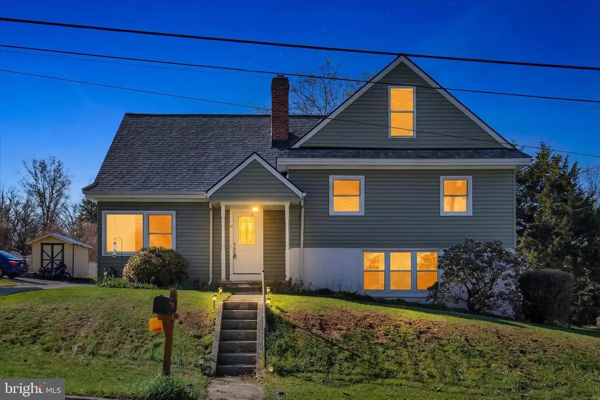 4 Hill St, Hanover, PA 17331 - #1