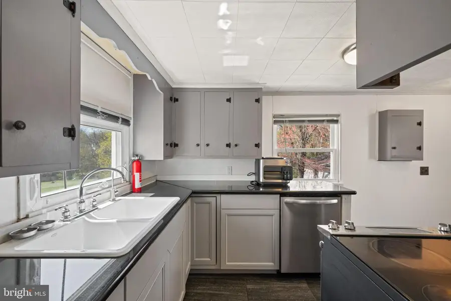 80 Main St, Yorkana, PA 17406 - #3