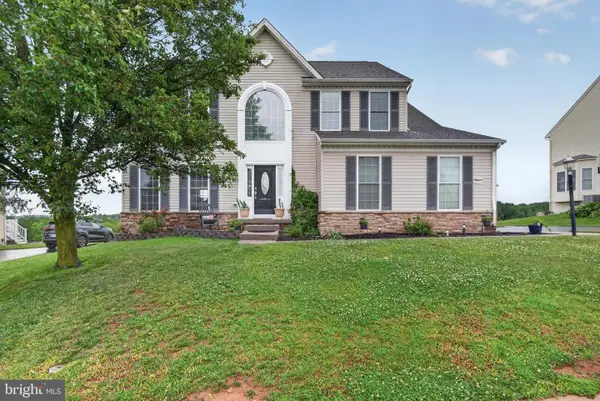 7703 Grand Lake Dr, SEVEN VALLEYS, PA 17360