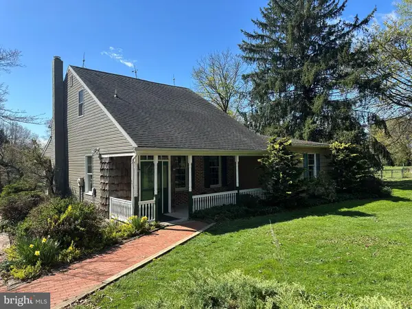 1974 Yingling Dr, SPRING GROVE, PA 17362