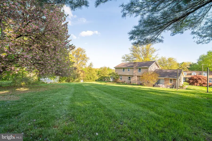 106 Circle Dr, York, PA 17406 - #2