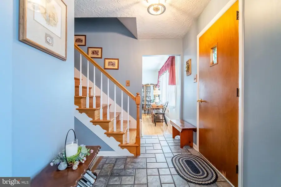 106 Circle Dr, York, PA 17406 - #3