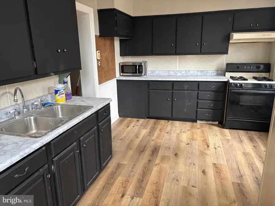 521 W Philadelphia St, York, PA 17401 - #3