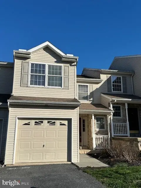 4 Fargreen Ct #1b, ETTERS, PA 17319