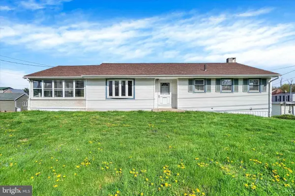 2081 Park St, DOVER, PA 17315