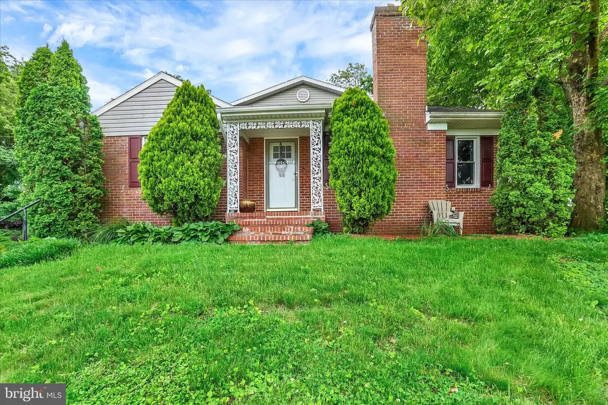 40 W Locust Ln, York, PA 17406 - #1
