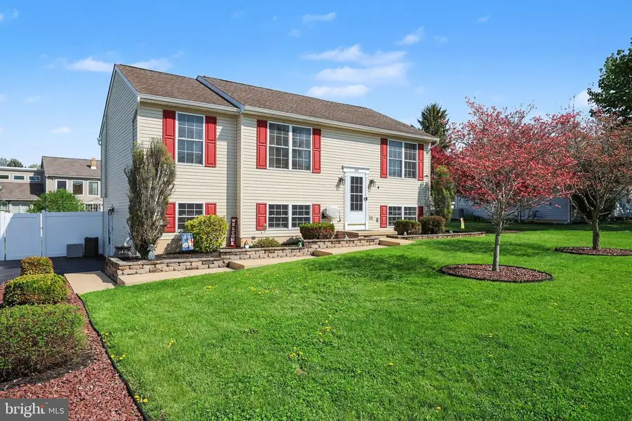 405 Steven Dr, York, PA 17406 - #2