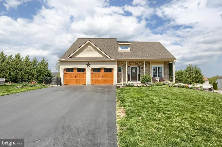 365 Lynne Dr, Mount Wolf, PA 17347 - #2